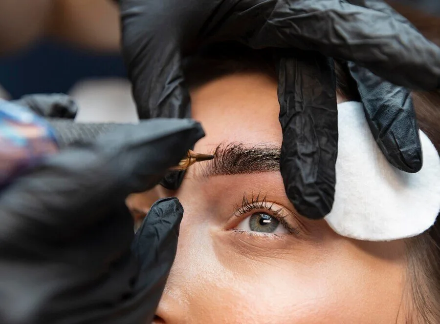 Brow lamination — defining and lifting brow hairs
